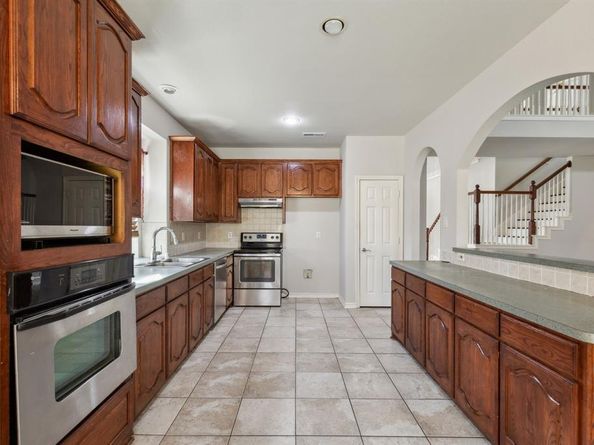 1500  Chateau Lane , Mansfield Texas 76063