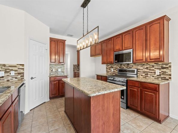 1310  Chestnut Hill Drive , Wylie Texas 75098