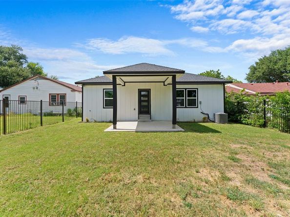 2410  Hudspeth Avenue , Dallas Texas 75216