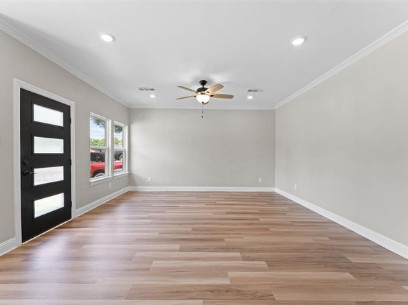 2410  Hudspeth Avenue , Dallas Texas 75216
