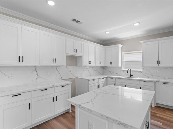 2410  Hudspeth Avenue , Dallas Texas 75216