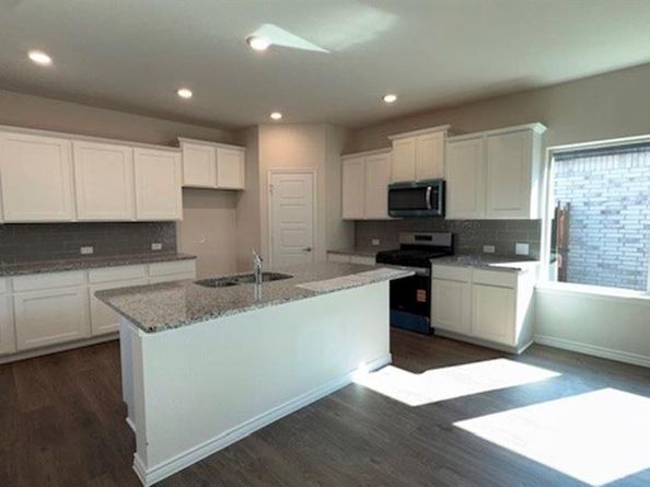 10109  Deposit Drive , Aubrey Texas 76227