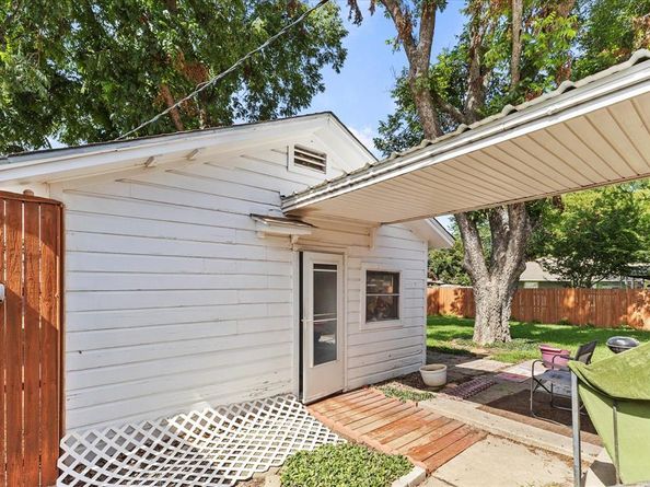 1015  Alamo Lane , Garland Texas 75040