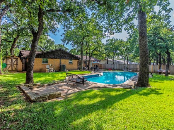 604  Brookview Drive , Hurst Texas 76054