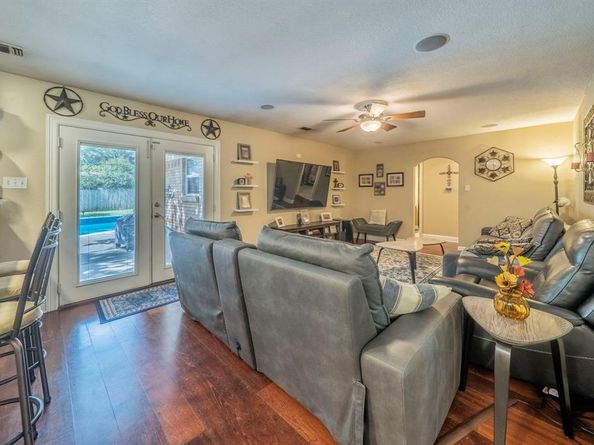 604  Brookview Drive , Hurst Texas 76054