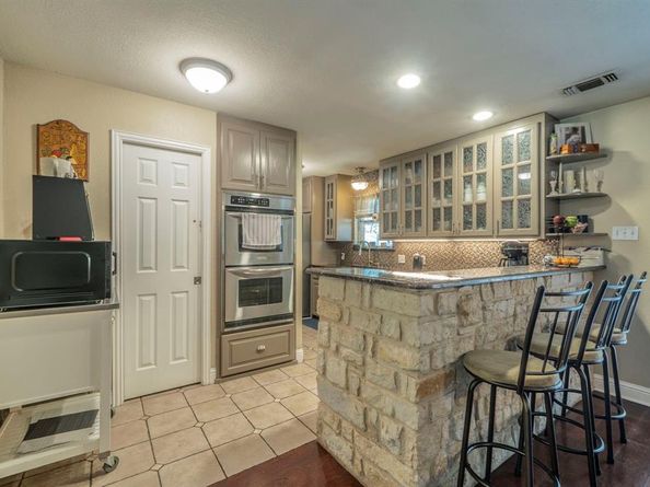 604  Brookview Drive , Hurst Texas 76054