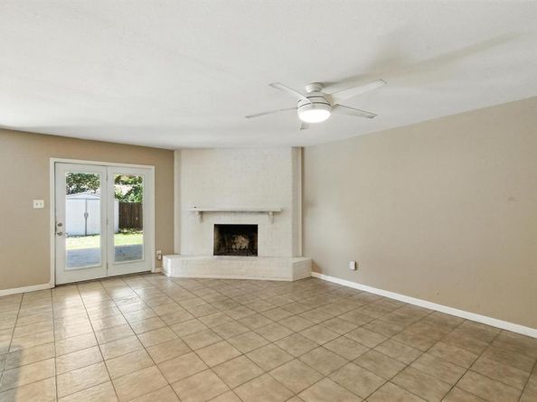 5704  Woodhollow Drive , Arlington Texas 76016