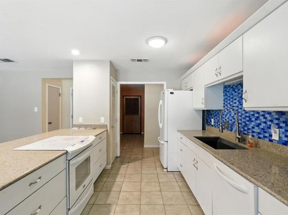 5704  Woodhollow Drive , Arlington Texas 76016