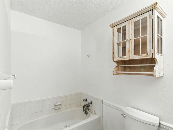 5704  Woodhollow Drive , Arlington Texas 76016