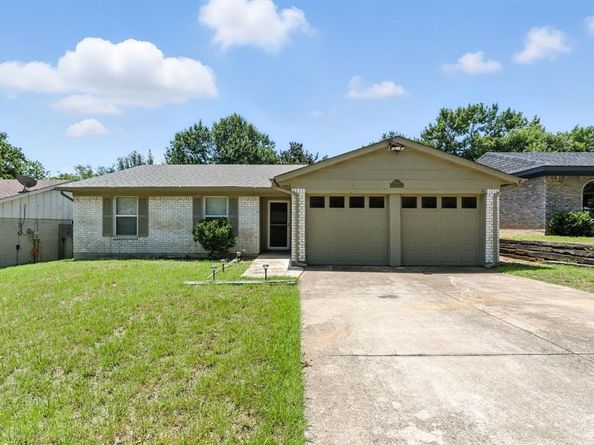 5704  Woodhollow Drive , Arlington Texas 76016