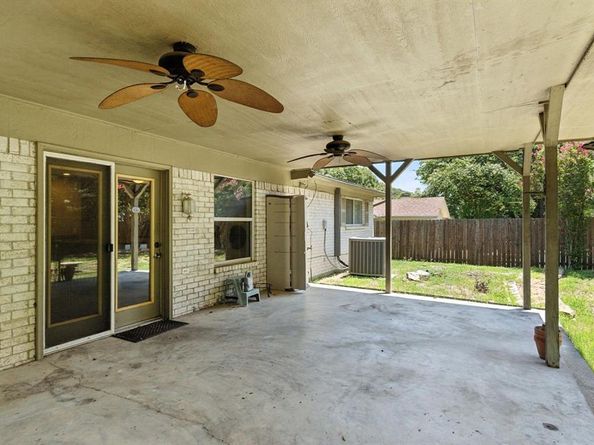 5704  Woodhollow Drive , Arlington Texas 76016