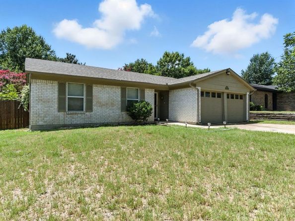 5704  Woodhollow Drive , Arlington Texas 76016