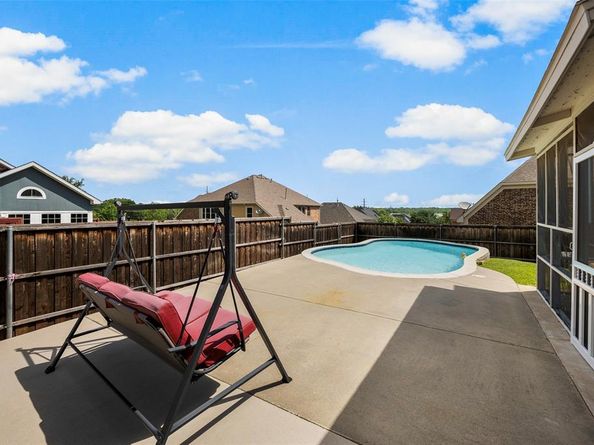 2505  Claymore Avenue , Garland Texas 75043