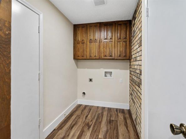 1037  Alicia Lane , Lancaster Texas 75134