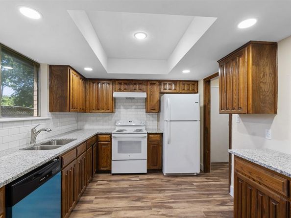 1037  Alicia Lane , Lancaster Texas 75134
