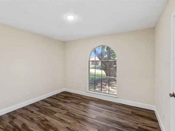 1037  Alicia Lane , Lancaster Texas 75134
