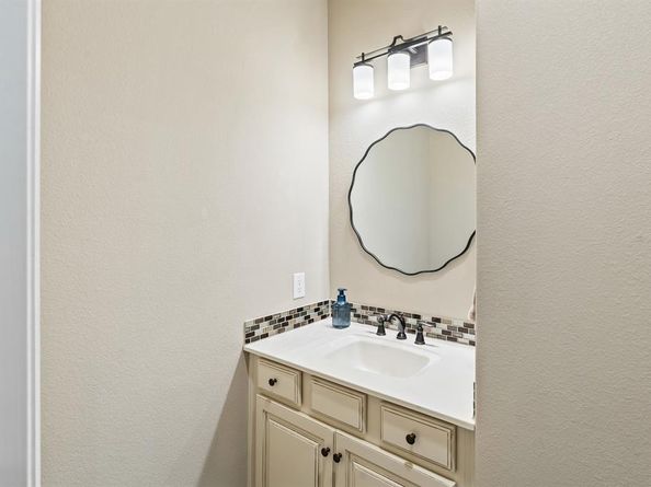 551  Hampshire Drive , Lewisville Texas 75067