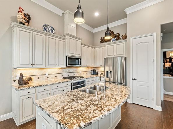 551  Hampshire Drive , Lewisville Texas 75067