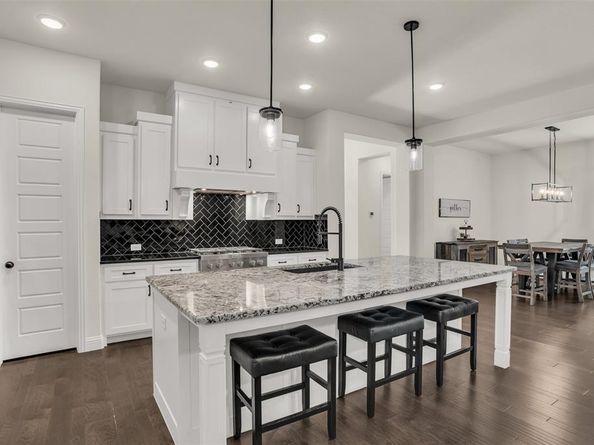 1323  English Setter Drive , Arlington Texas 76005