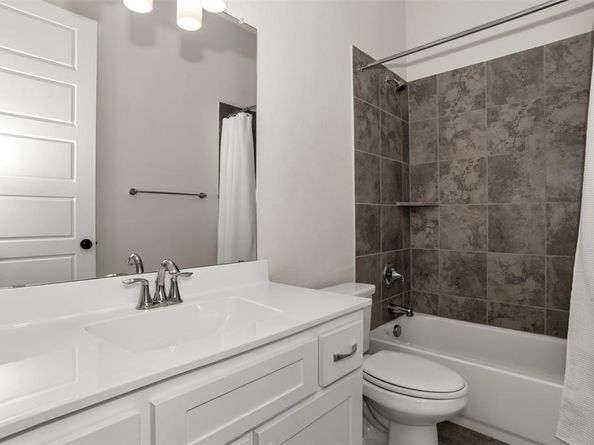 1323  English Setter Drive , Arlington Texas 76005