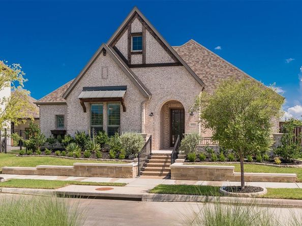 1323  English Setter Drive , Arlington Texas 76005