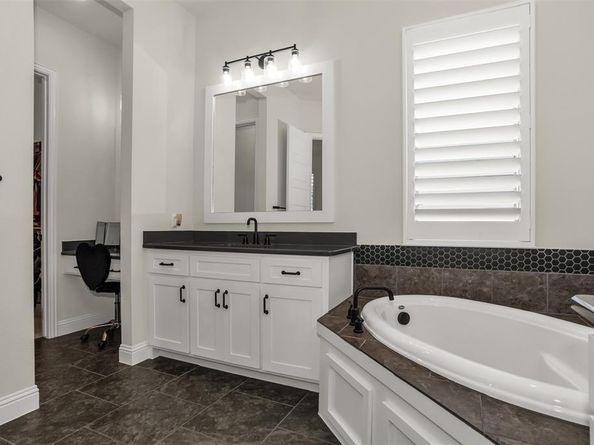 1323  English Setter Drive , Arlington Texas 76005