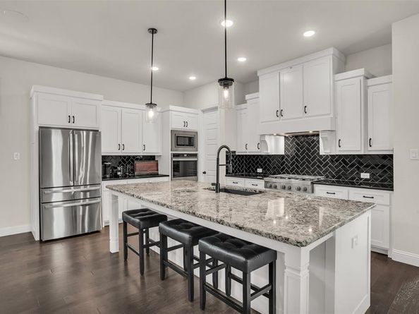 1323  English Setter Drive , Arlington Texas 76005