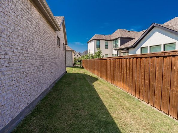 1323  English Setter Drive , Arlington Texas 76005