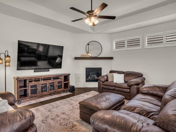 1323  English Setter Drive , Arlington Texas 76005