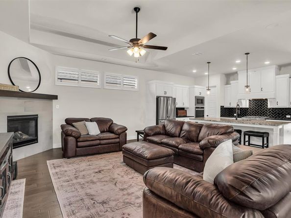 1323  English Setter Drive , Arlington Texas 76005