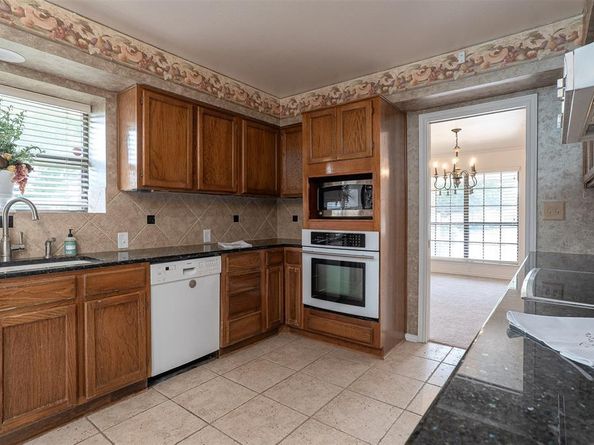 5116  Ledgestone Drive , Fort Worth Texas 76132