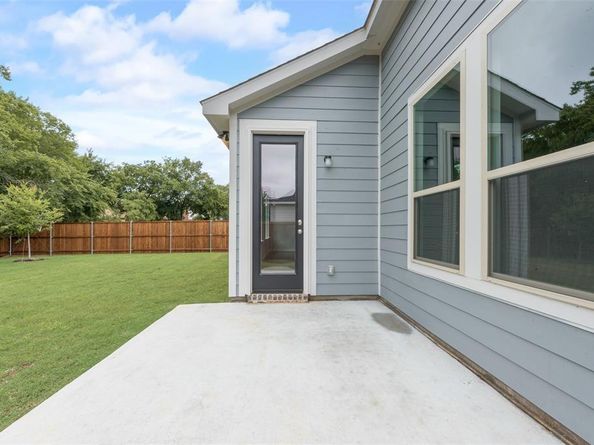 656  Marcus Lane , Crowley Texas 76036