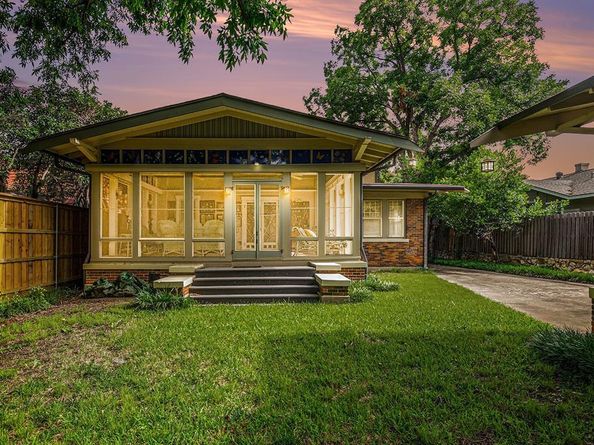 2135  Pembroke Drive , Fort Worth Texas 76110