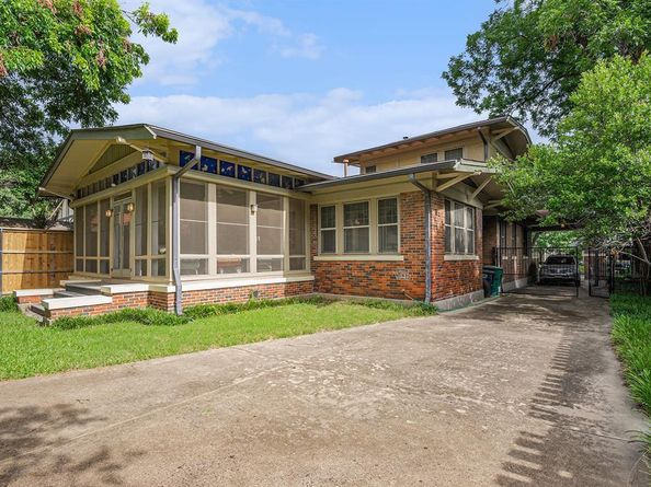 2135  Pembroke Drive , Fort Worth Texas 76110