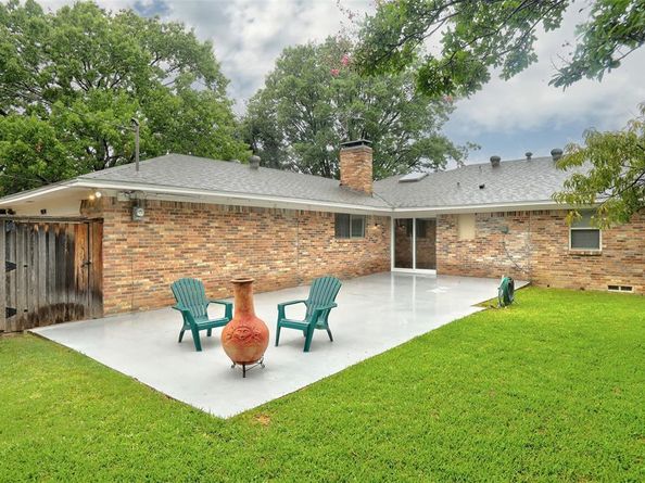 9424  Hunters Creek Drive , Dallas Texas 75243