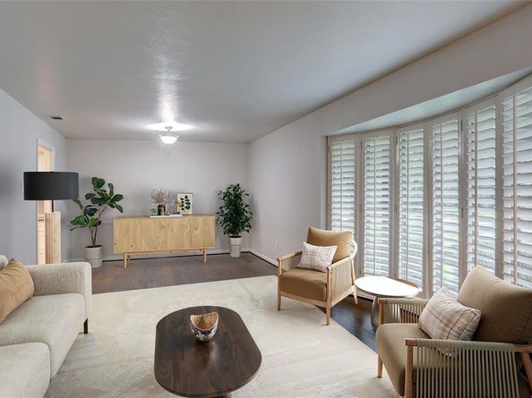 9424  Hunters Creek Drive , Dallas Texas 75243