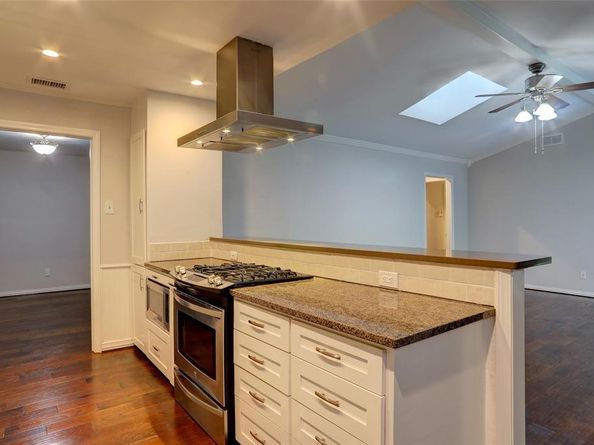 9424  Hunters Creek Drive , Dallas Texas 75243