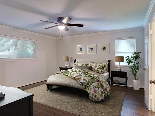 9424  Hunters Creek Drive , Dallas Texas 75243