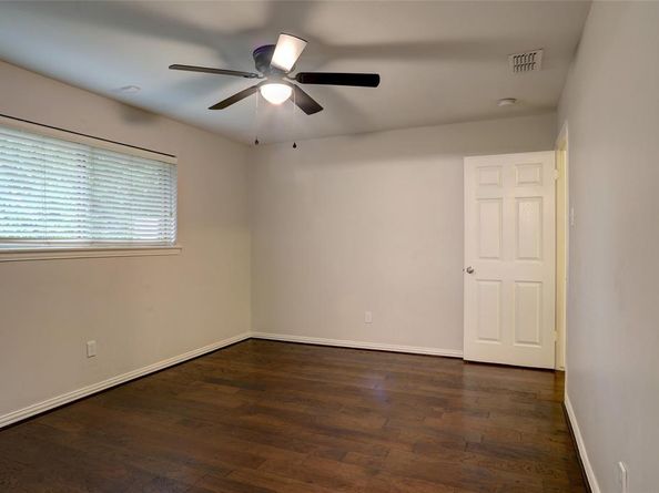 9424  Hunters Creek Drive , Dallas Texas 75243