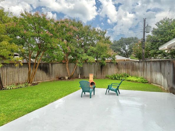 9424  Hunters Creek Drive , Dallas Texas 75243