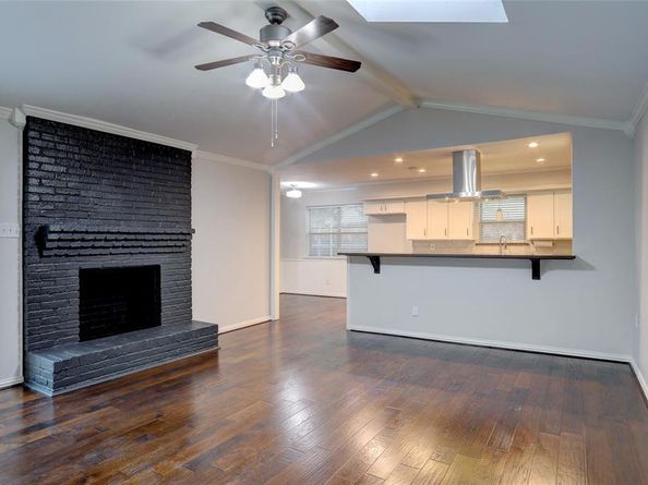 9424  Hunters Creek Drive , Dallas Texas 75243