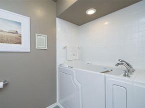 909 W Grauwyler Road , Irving Texas 75061