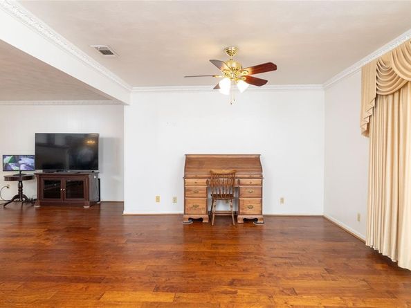 909 W Grauwyler Road , Irving Texas 75061