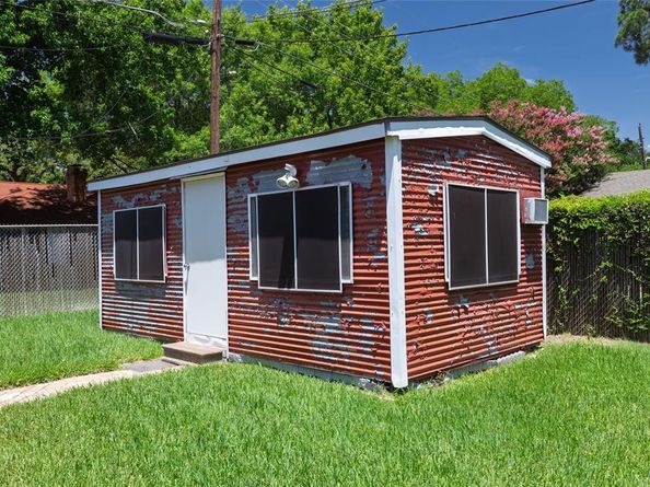 909 W Grauwyler Road , Irving Texas 75061