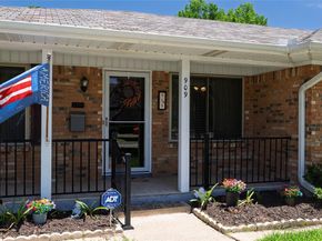 909 W Grauwyler Road , Irving Texas 75061