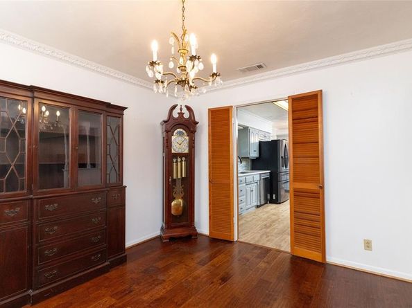 909 W Grauwyler Road , Irving Texas 75061