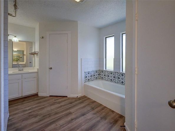 506  Betsy Ross Drive , Arlington Texas 76002