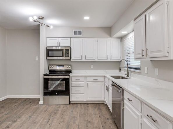 2406  Globe Avenue , Dallas Texas 75228