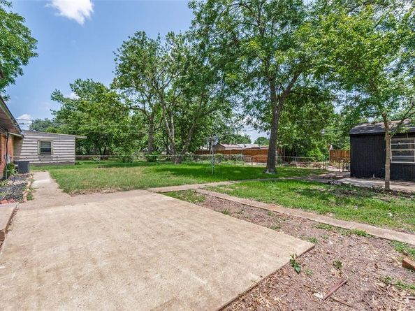 2406  Globe Avenue , Dallas Texas 75228