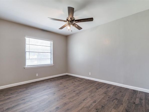 2406  Globe Avenue , Dallas Texas 75228